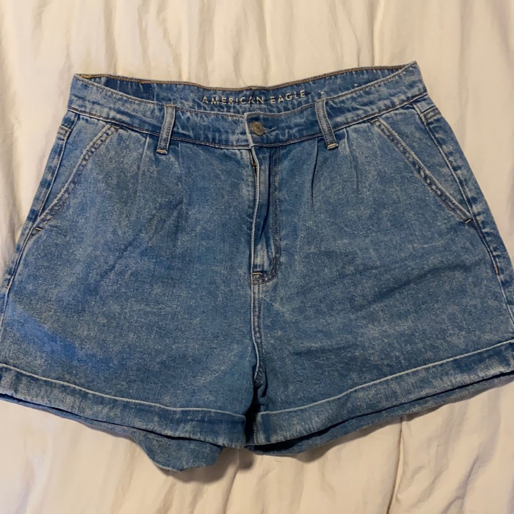 American Eagle light wash denim shorts